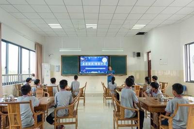 磐安縣第四中學(xué)開(kāi)展"情滿中秋"重點(diǎn)關(guān)愛(ài)對(duì)象茶話會(huì)