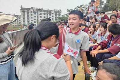 校運會小記者團"駕到" --記磐安縣第四中學新聞實踐作業