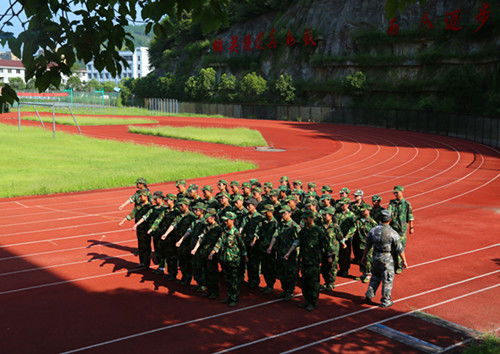 磐安中學 全力保證軍訓效果